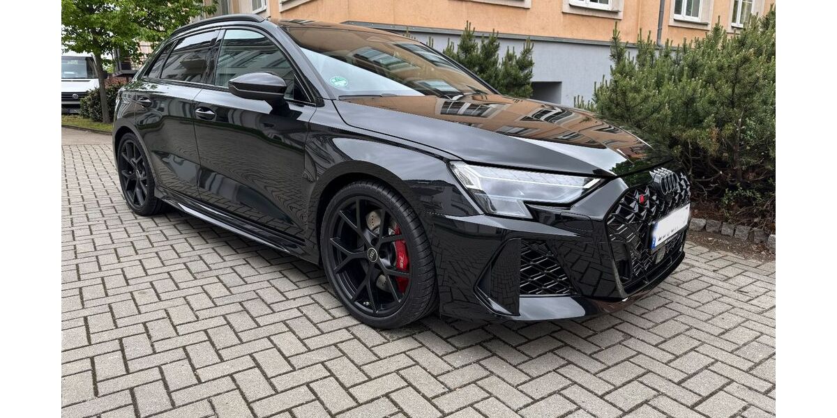 Audi RS3 3.000 km 76.760 &euro; Dresden 01159