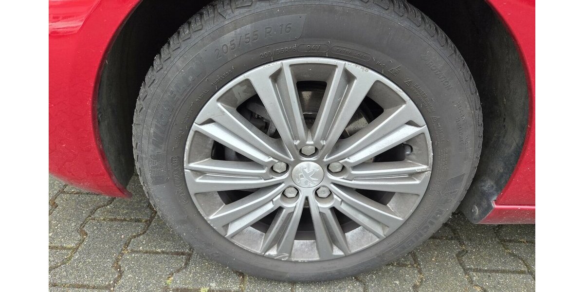 Peugeot 308 II 1.2 Pure Tech 130 97.597 km 3.650 &euro; Wilsdruff 01723