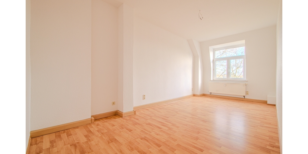 NEUES WANNENBAD MIT FENSTER & HANDTUCHHEIZKÖRPER – NEU GEFLIESTE KÜCHE – GUT GESCHNITTEN 2 zimmer