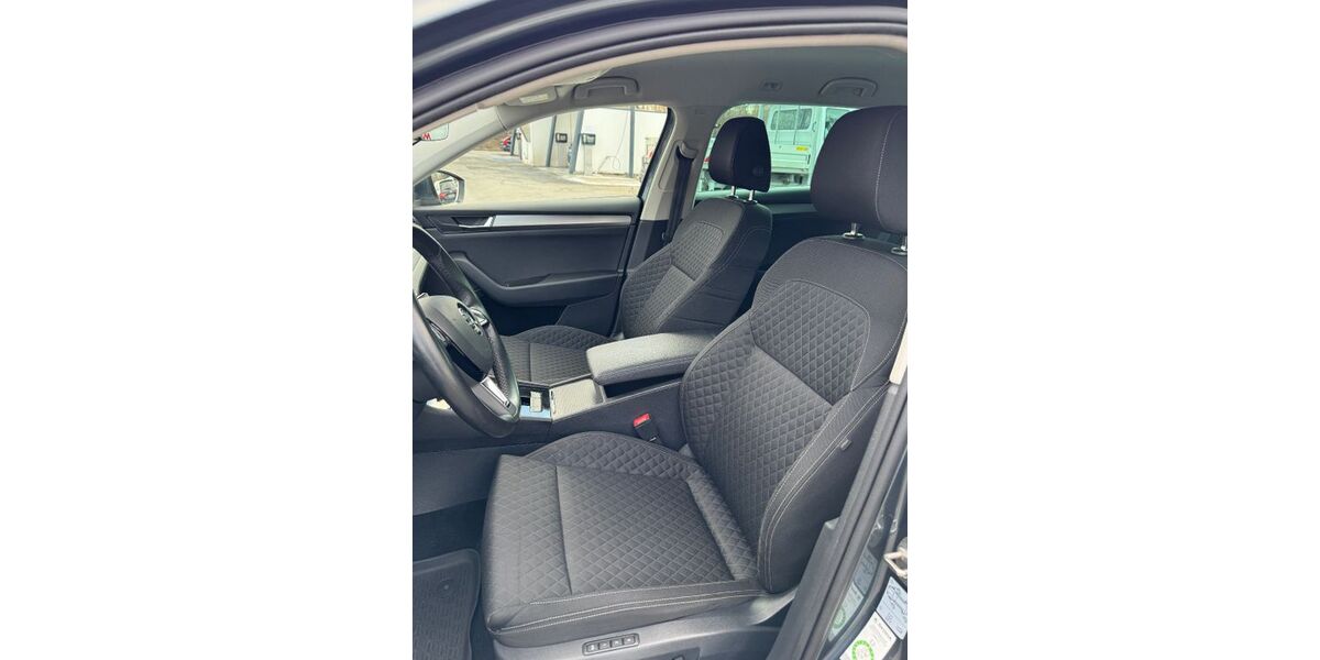 Skoda Superb 171.500 km 14.900 &euro; Dresden 01189