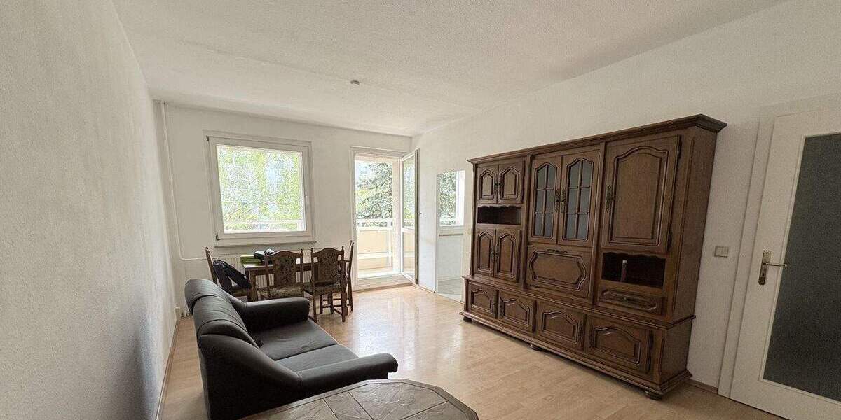 Bezugsfrei * 3-Zi.-Whg. * Balkon * 1.OG 3 zimmer