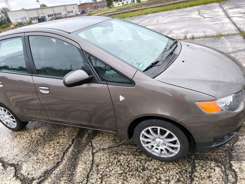 Mitsubishi Colt 91.000 km 5.500 € Dresden 01259