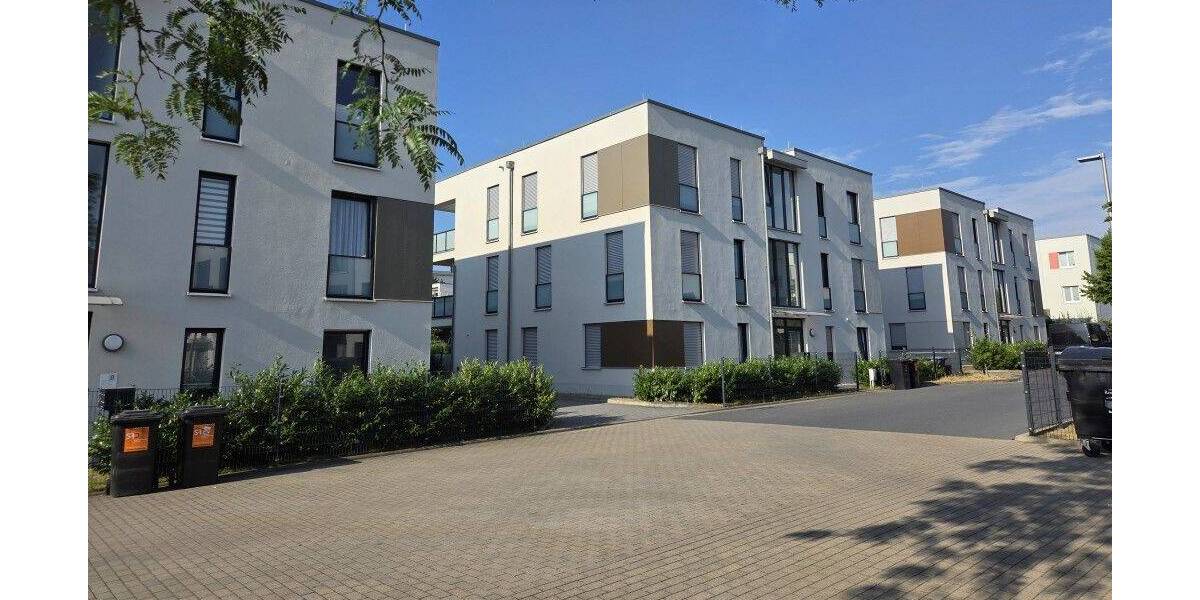 Etagenwohnung Dresden Klotzsche - 3 Zimmer, 75 m&sup2;, 1.366&euro; | Angebot:26779535