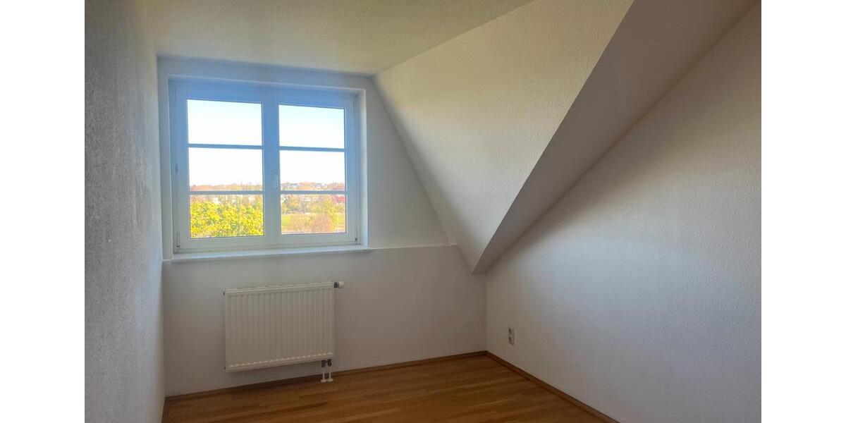 Dachgeschoßwohnung Dresden Blasewitz - 2 Zimmer, 84 m&sup2;, 1.060&euro; | Angebot:26426382