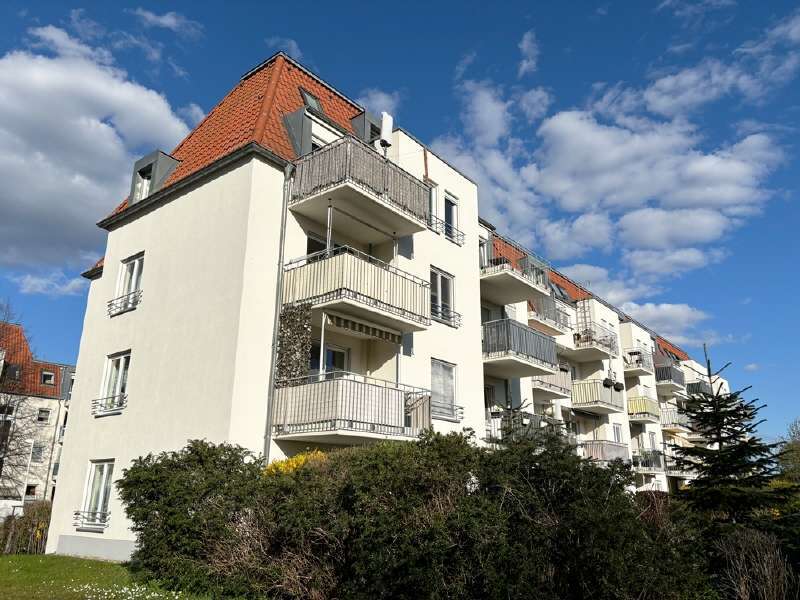 Wohnung zum Mieten in Dresden 300 € 29.26 m²