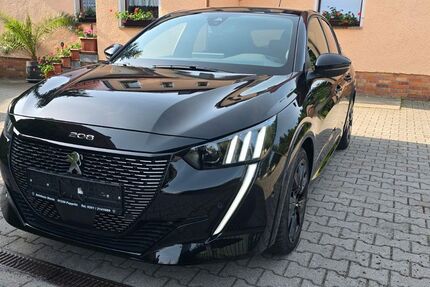 Peugeot 208 34.880 km 17.880 &euro; Dresden OT Pappritz 01328