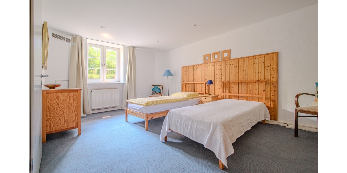 BLASEWITZ – BÜRO MIT 3 RÄUMEN – VILLA – PKW-PARKFLÄCHEN – NEUER BODENBELAG – RUHIG & ZENTRAL GELEGEN - Gewerbeobjekt Dresden Blasewitz | Angebot:27108538