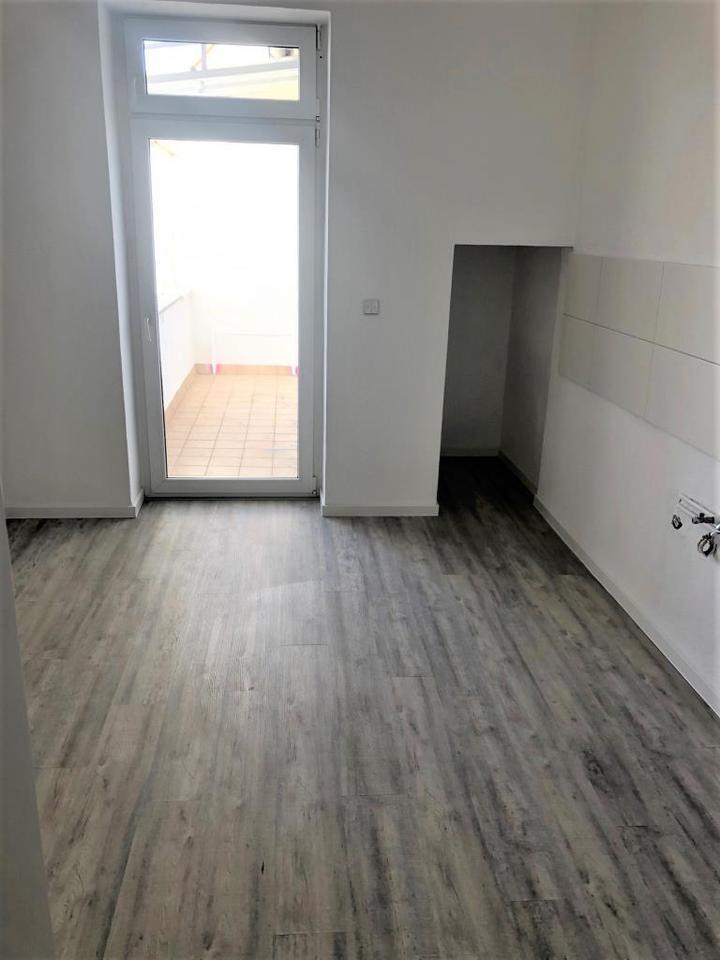 WIR SANIEREN FÜR SIE! 2,5-ZImmer-Wohnung mit Balkon zimmer