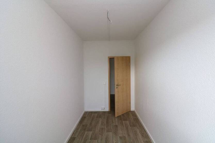 Schaumparty im modernen Wannenbad...helle 3-RW mit Wanne u. Balkon!!!