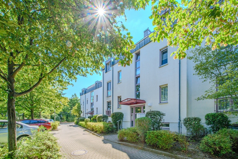 BEZUGSFREI – GROSSE TERRASSE – TAGESLICHTBAD MIT WANNE & DUSCHE – TOP LAGE – STELLPLATZ 2 zimmer