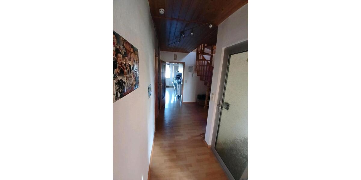 Etagenwohnung Ebersbach - 7 Zimmer, 141 m&sup2;, 1.125&euro; | Angebot:24937095