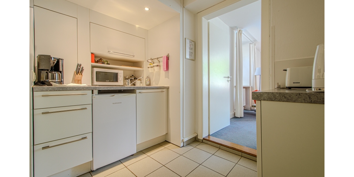 BLASEWITZ – BÜRO MIT 3 RÄUMEN – VILLA – PKW-PARKFLÄCHEN – NEUER BODENBELAG – RUHIG & ZENTRAL GELEGEN - Gewerbeobjekt Dresden Blasewitz | Angebot:27108538