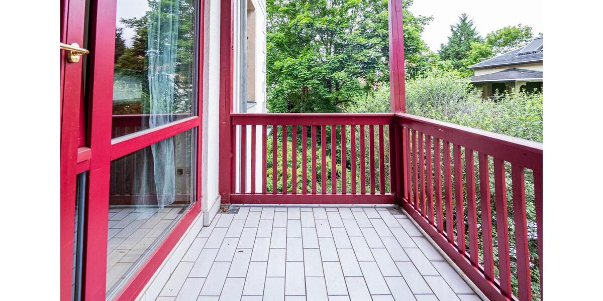 Teilmöblierte Altbauwohnung in malerischer Villa und bevorzugter Wohnlage. 2 zimmer