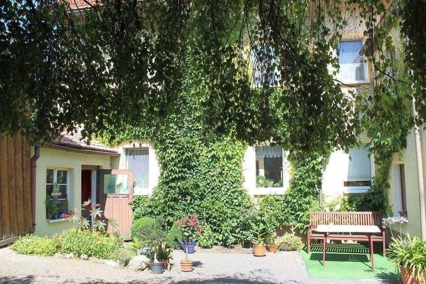 Großes EFH (oder Mehrfamilienhaus) in einem Ortsteil von Dipps!