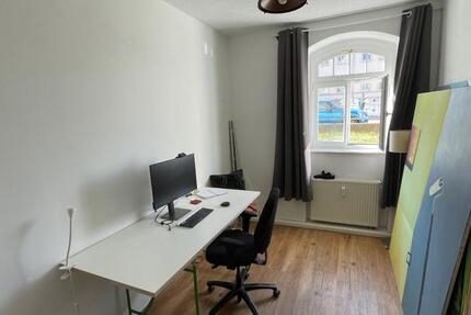 Ruhiges BüroZimmer in Büro- Ateliergemeinschaft zu vermieten