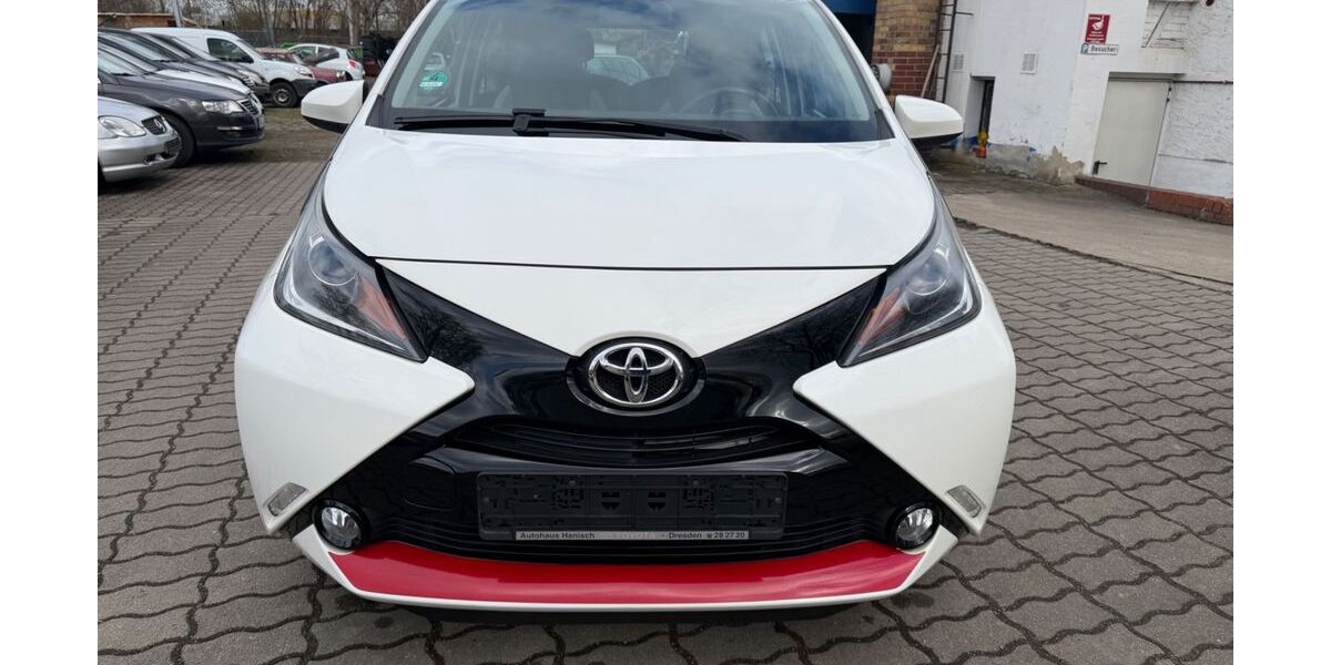 Toyota Aygo (X) 90.000 km 4.999 &euro; Dresden 01097