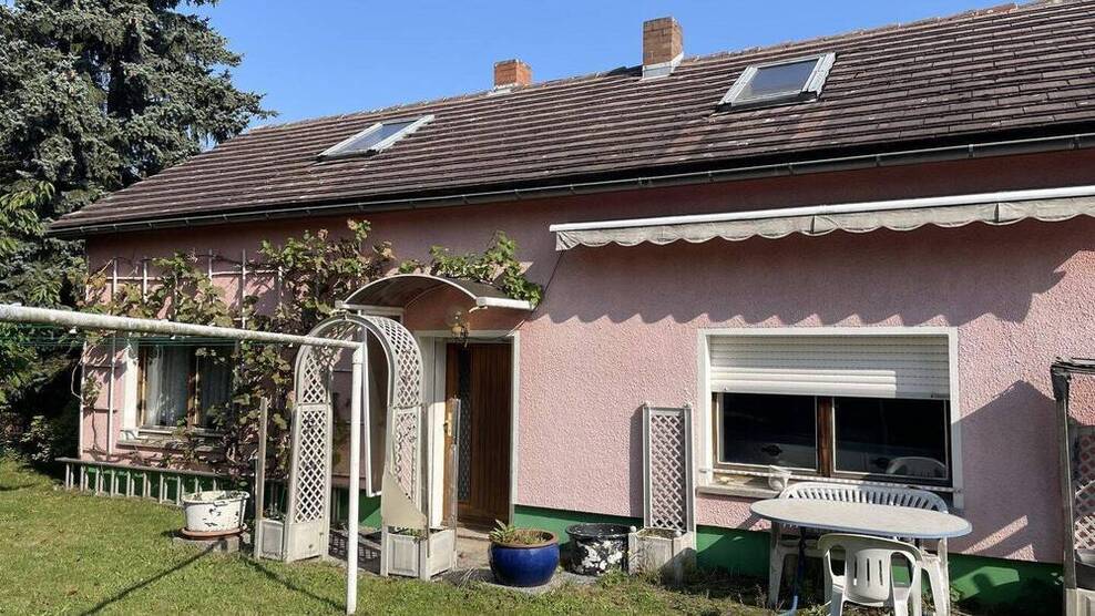 Ihr großzügiges Zuhause mit Gartenhaus