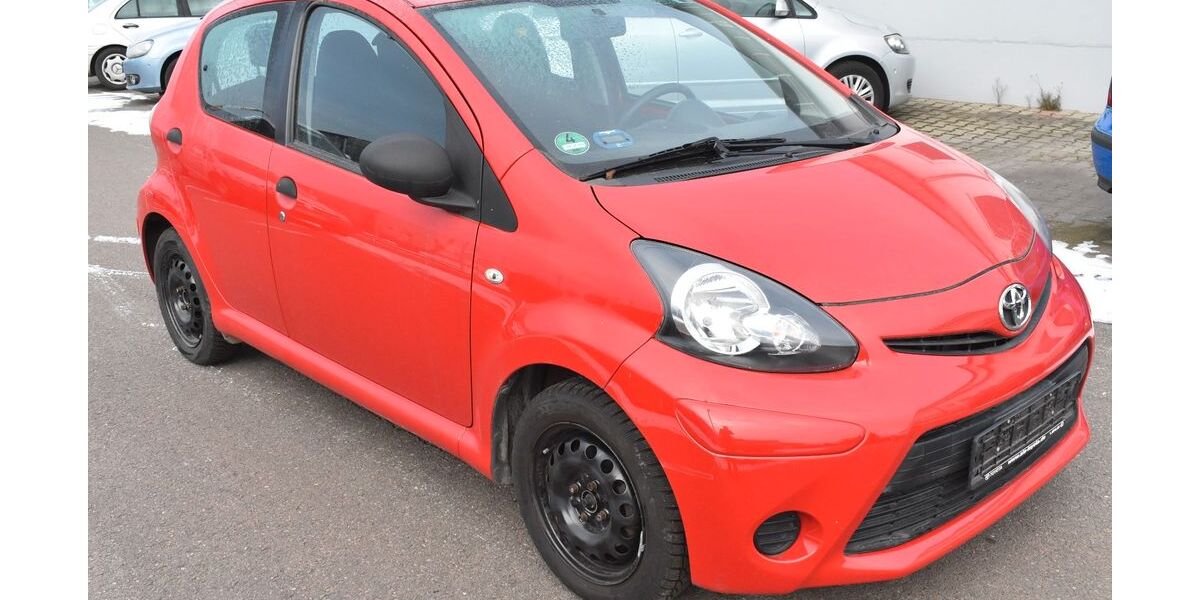 Toyota Aygo (X) 98.381 km 3.490 &euro; Dresden 01139
