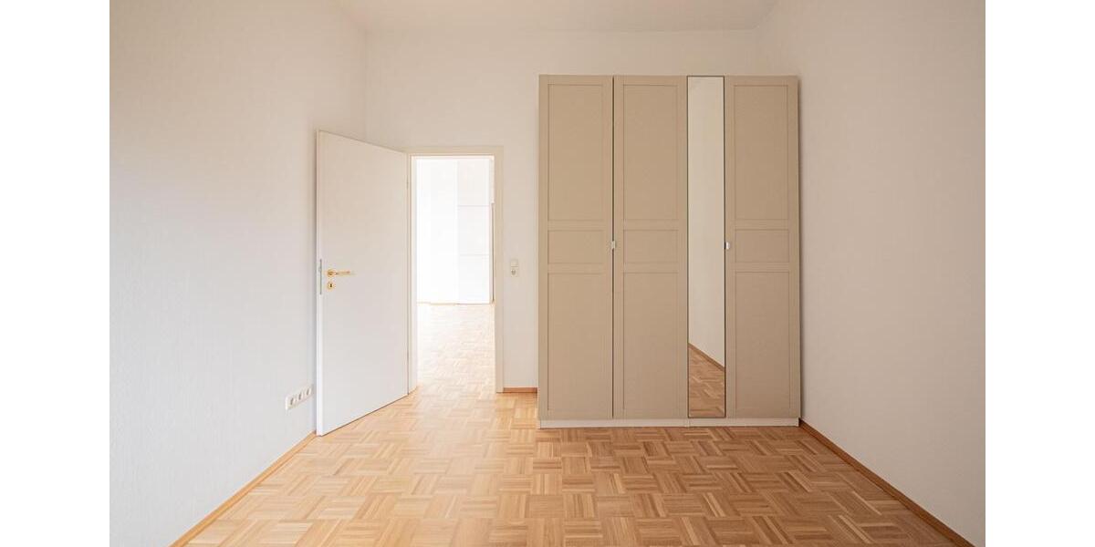 Teilmöblierte Altbauwohnung in malerischer Villa und bevorzugter Wohnlage. 2 zimmer