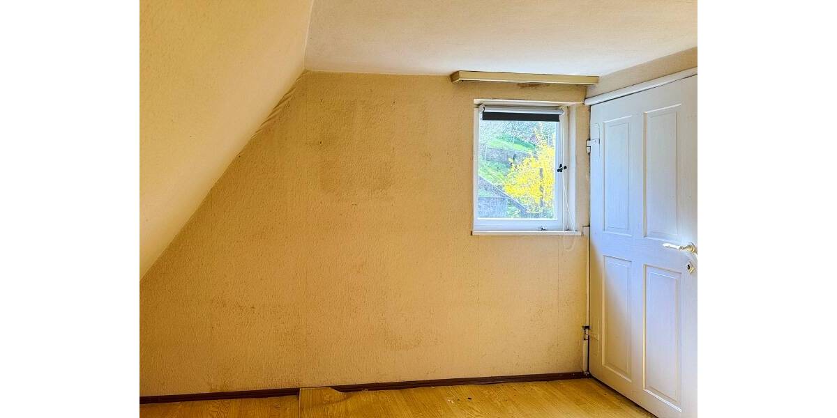 Einfamilienhaus Königstein - 4 Zimmer, 117 m&sup2;, 140.000&euro; | Angebot:26683270