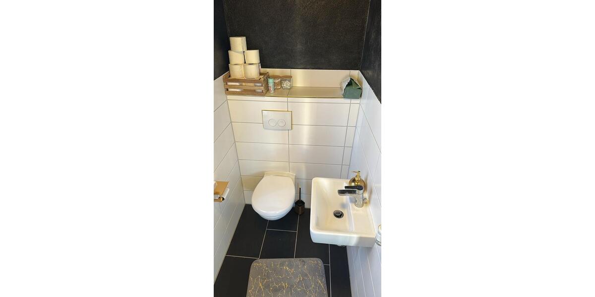 Büro-Praxisraum, 41 qm direkt an der Straße, mit großem Fenster zimmer