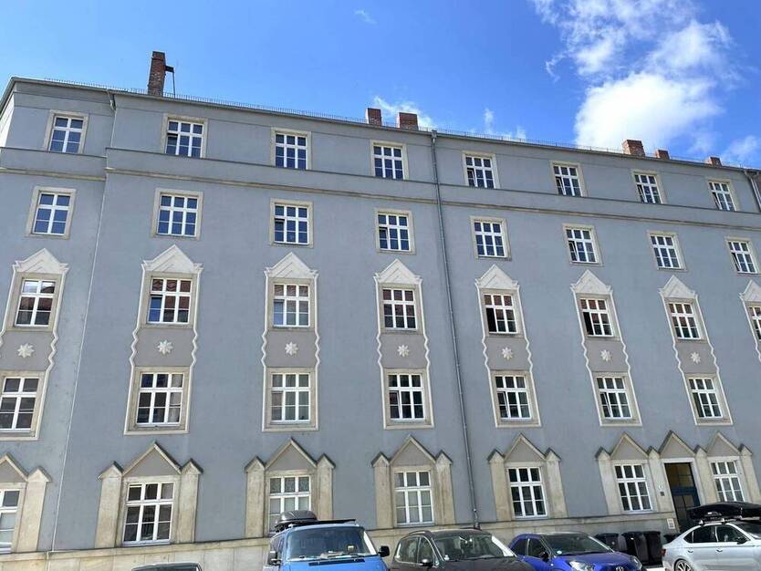 Frisch renovierte 3-Zimmer-Wohnung mit Westbalkon in Elbnähe!