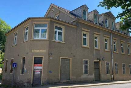 ** VERHANDLUNGSBASIS ** Historisches Mehrfamilienhaus nebst reichlich Nebengelass zum vollständigen Sanieren! 2 zimmer