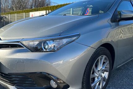 Toyota Auris 90.000 km 9.999 &euro; Dresden 01259