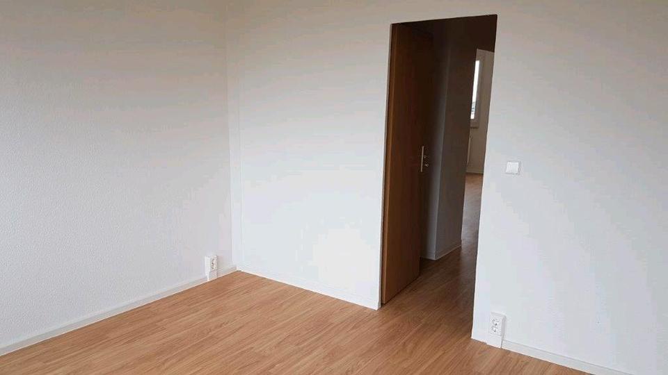 Etagenwohnung Dresden Prohlis - 4 Zimmer, 76 m&sup2;, 180.000&euro; | Angebot:27193284