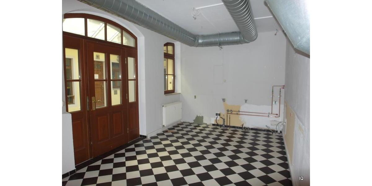 Preiswerte Gewerbe- oder Freizeit-Räume über zwei Etagen in der 