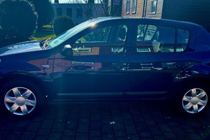 Dacia Sandero 17.000 km 2.600 &euro; Dresden 01219