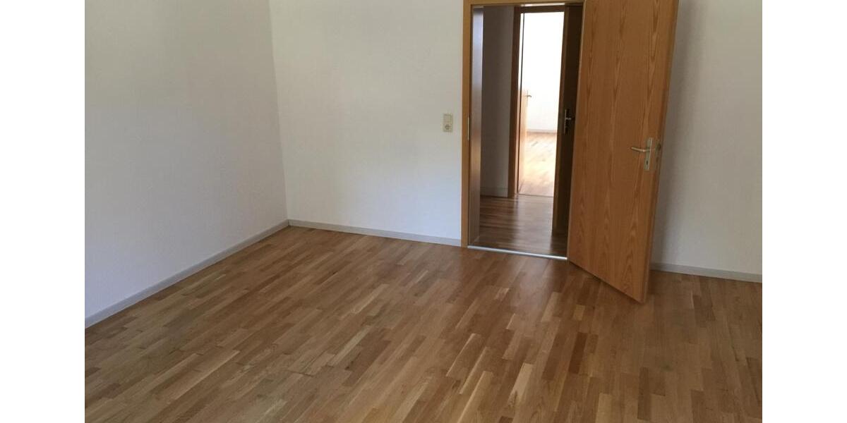Erdgeschoßwohnung Glashütte - 4 Zimmer, 118 m&sup2;, 770&euro; | Angebot:26381417