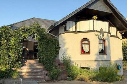 ++ RESERVIERT ++ Großes Einfamilienhaus in attraktiver und ruhigen Lage in Weinböhla 6 zimmer