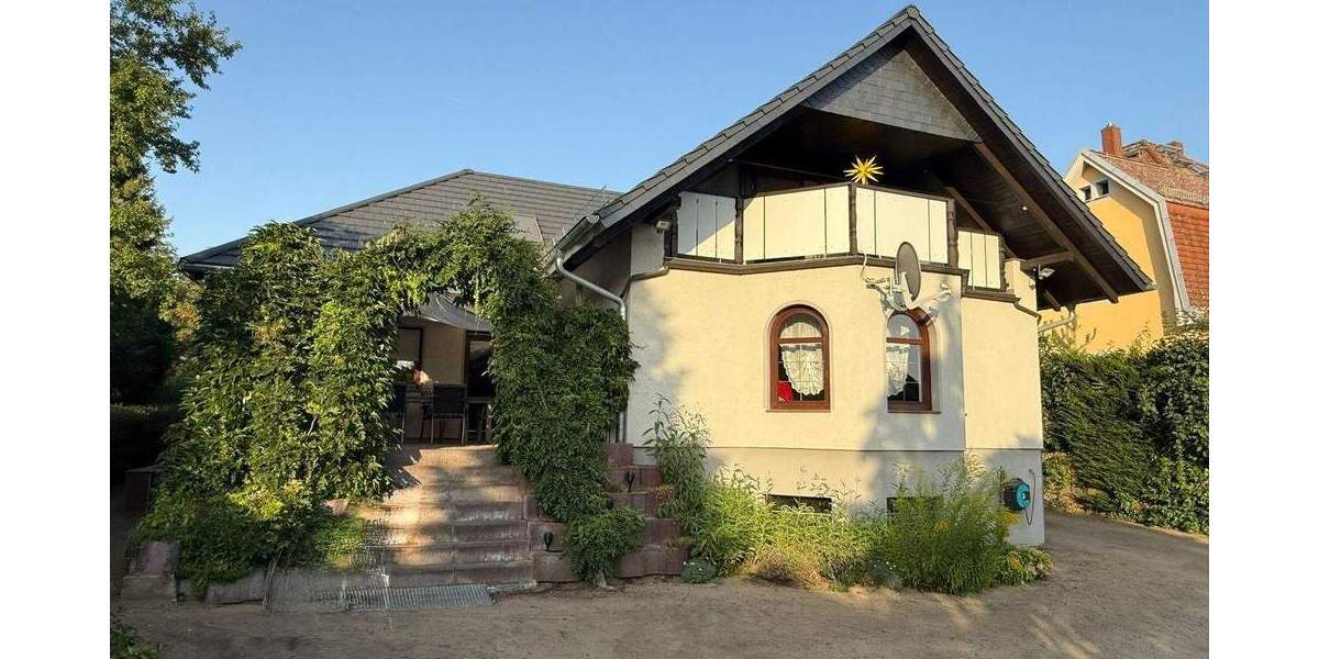 ++ RESERVIERT ++ Großes Einfamilienhaus in attraktiver und ruhigen Lage in Weinböhla 6 zimmer