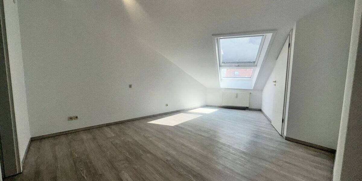 +++ Wohnung über den Dächern der Dresdner Neustadt Tiefgaragenstellplatz inkl.! +++ 2 zimmer