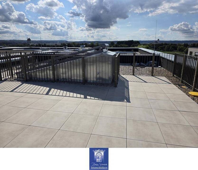 Dem Himmel sehr nah...Wunderschönes Wohnen mit Dachterrasse! Herrlichem Blick über die Stadt!
