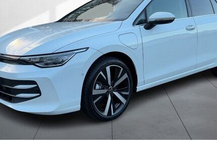 VW Golf 1.122 km 47.850 &euro; Dresden 01169