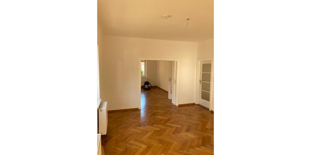 Hochparterre Dresden Loschwitz - 4.5 Zimmer, 140 m&sup2;, 1.700&euro; | Angebot:25918845