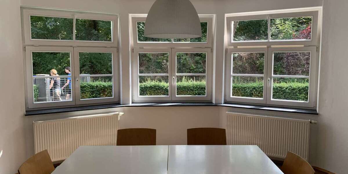 Stilvolle Stadtvilla: Historischer Charme & moderne Ausstattung – Perfekt für Wohnen und Arbeiten zimmer