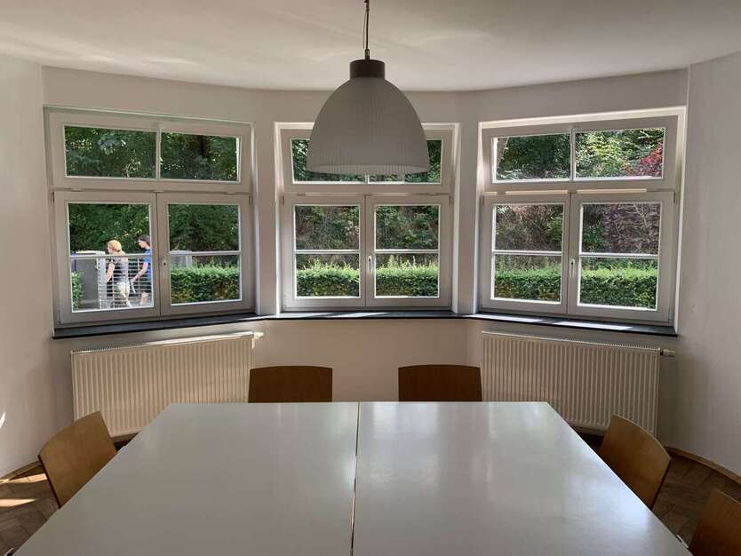 Stilvolle Stadtvilla: Historischer Charme & moderne Ausstattung – Perfekt für Wohnen und Arbeiten zimmer