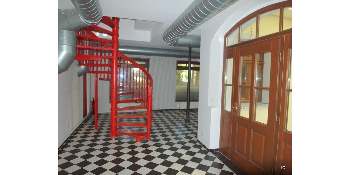 Preiswerte Gewerbe- oder Freizeit-Räume über zwei Etagen in der 