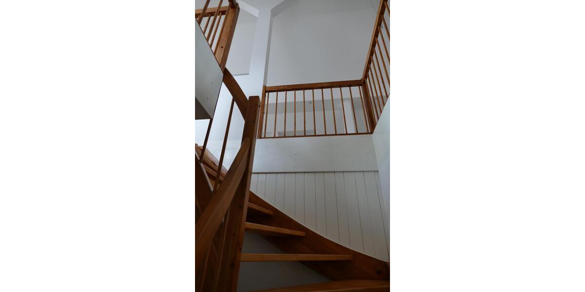 Wunderschöne Dachgeschoss-Wohnung in ruhiger und grüner Lage ab sofort zu vermieten! 4 zimmer