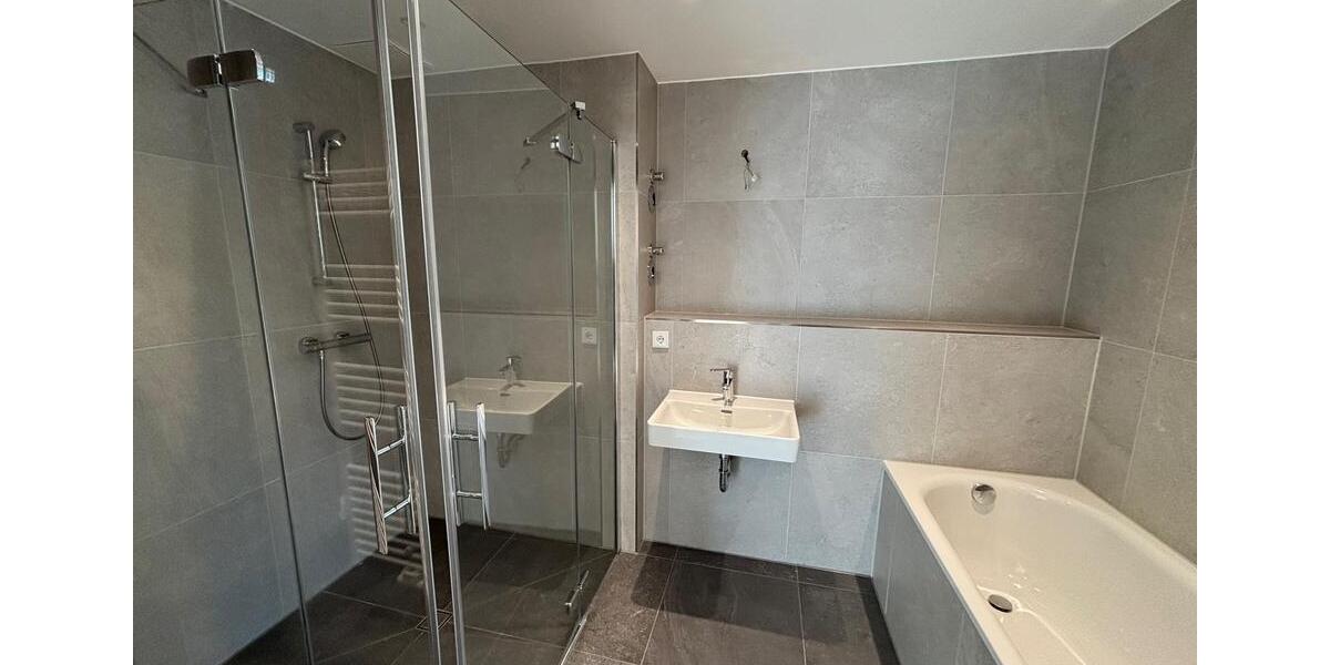 Etagenwohnung Dresden Neustadt - 3 Zimmer, 92 m&sup2;, 1.474&euro; | Angebot:25186404