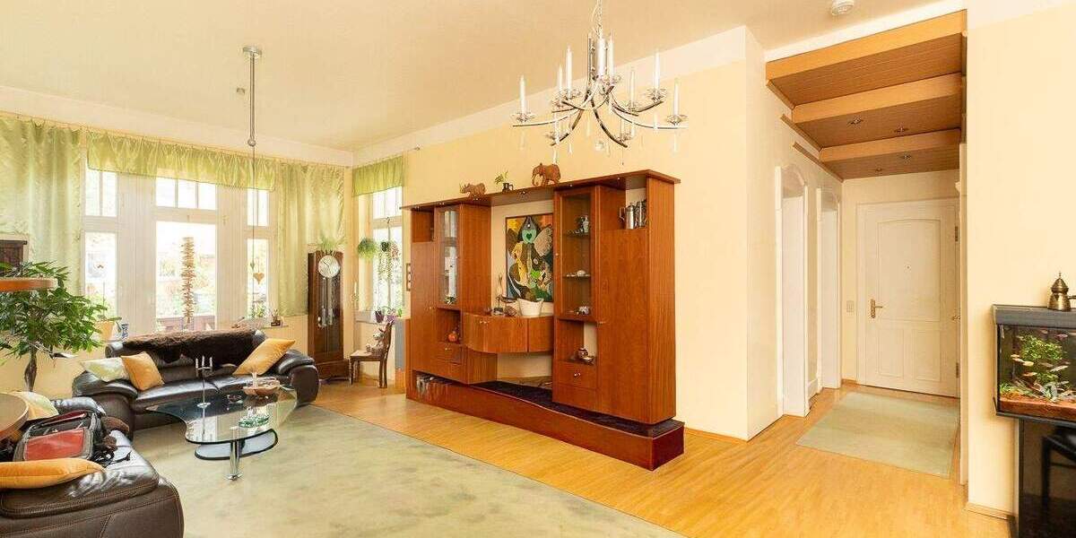 Rarität im Klotzscher Villenviertel mit sonnigem Balkon und gepflegtem Grundstück. Traumlage! 3 zimmer