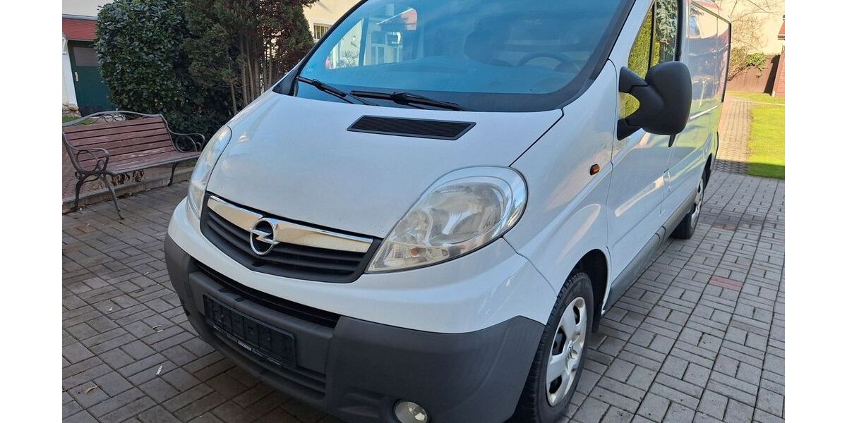 Opel Vivaro 208.000 km 5.500 &euro; Radebeul 01445