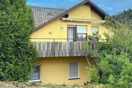 Großzügige 4 ZKB-Dachgeschoss-Eigentumswohnung mit großem Potenzial in Heiligkreuzsteinach