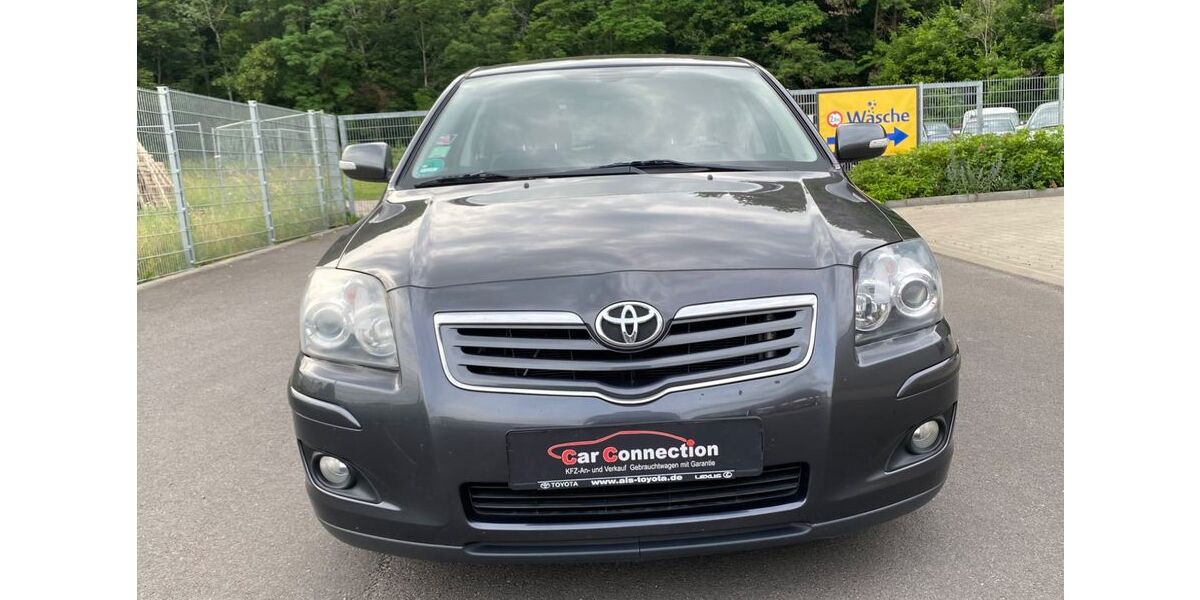Toyota Avensis 168.683 km 2.999 &euro; Dresden 01187