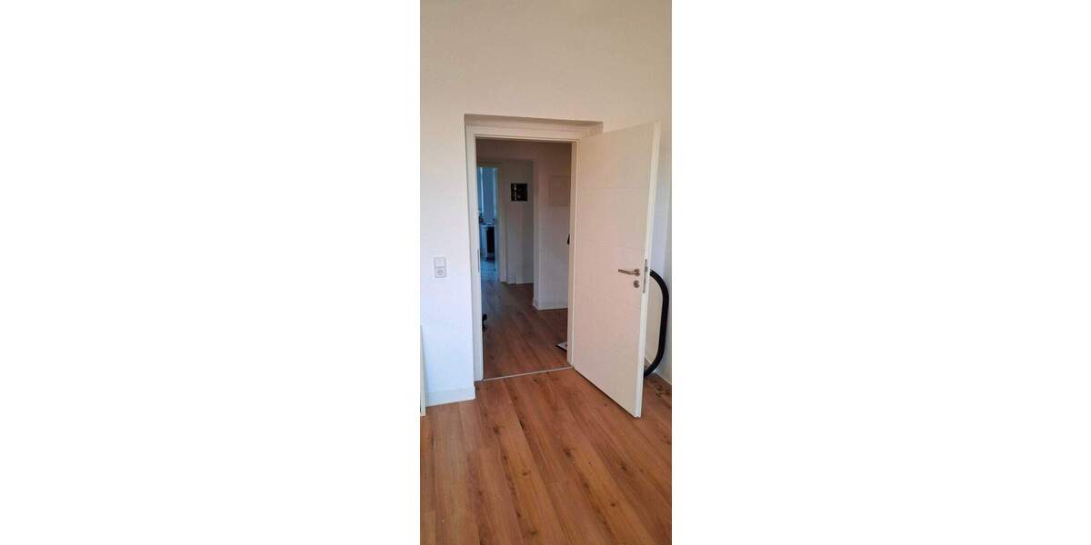 2-Raum-Wohnung mit Balkon, ruhige Seitenstraße, zentral gelegen 2 zimmer