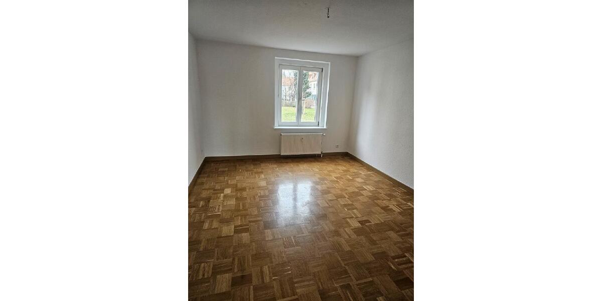 Frisch renoviert & bezugsfertig kompakte 3-Zi.-Whg. in Dobritz 3 zimmer