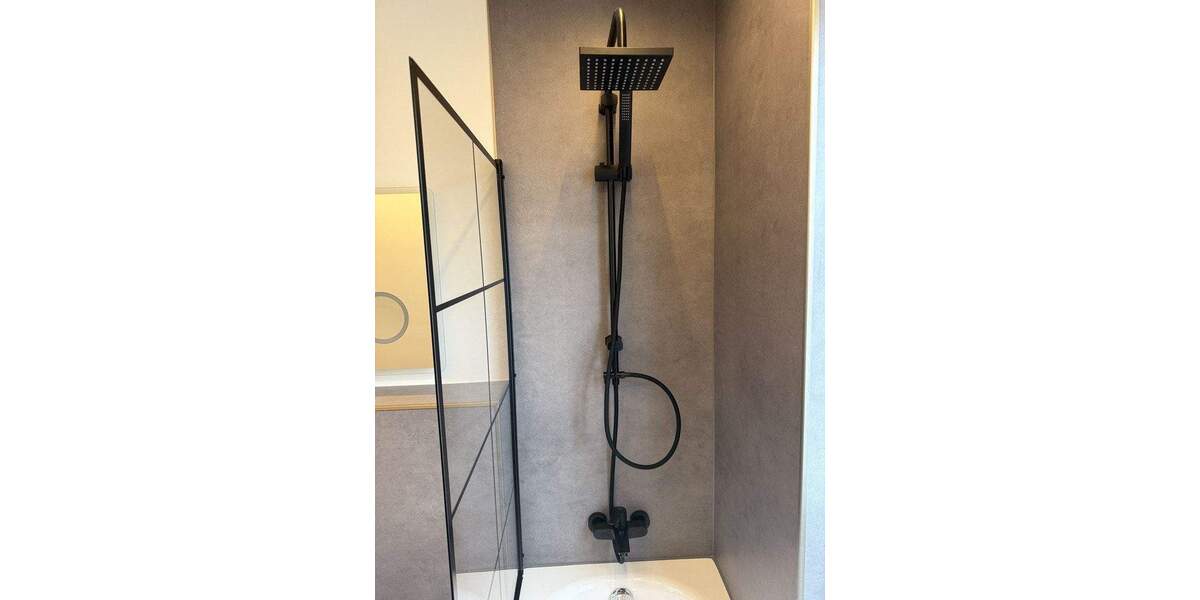 Luxus Erdgeschosswohnung mit 20 m² Terrasse & Garten - hochwertig saniert, ruhig, privat - prov-frei 3 zimmer